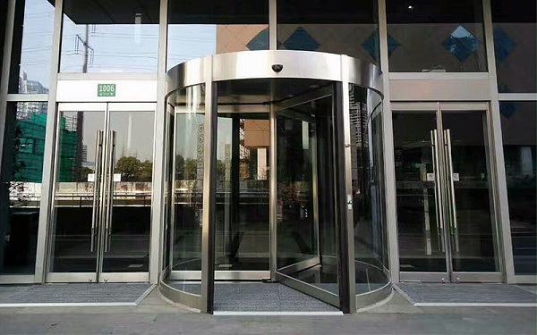 三翼旋轉門為何要保養(yǎng)？保養(yǎng)有何講究？三翼門保養(yǎng)小知識來了