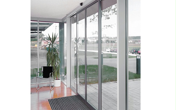 自動玻璃門感應器故障表現(xiàn)及維修方法