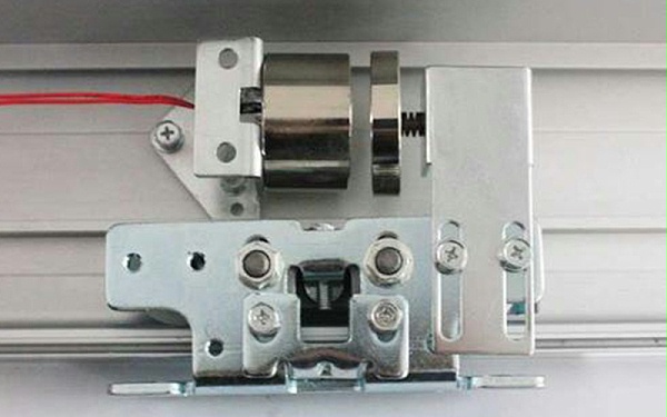 自動(dòng)玻璃平移門磁力鎖常見(jiàn)故障維修方法