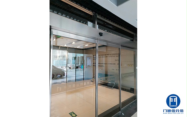 北京腫瘤醫(yī)院內(nèi)部九樘感應(yīng)平移玻璃門保養(yǎng)與防夾電子眼維修服務(wù)案例