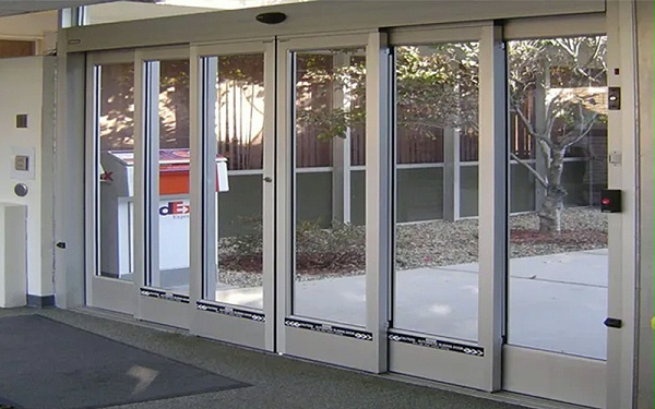 平移式、重疊式和弧形式自動門安裝注意事項