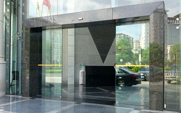 自動(dòng)感應(yīng)玻璃門常見故障維修解決方法