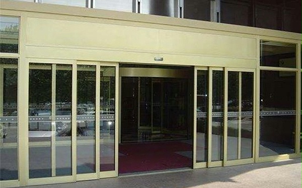 自動套疊門維修指南，自動套疊門壞了就找門道佰分佰