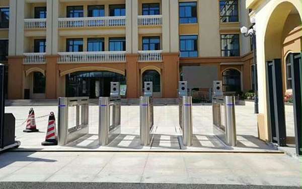 雨季到來教你如何對戶外閘機(jī)防水