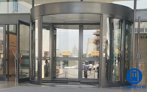 北京朝陽(yáng)區(qū)旋轉(zhuǎn)門天花燈不亮故障維修實(shí)例