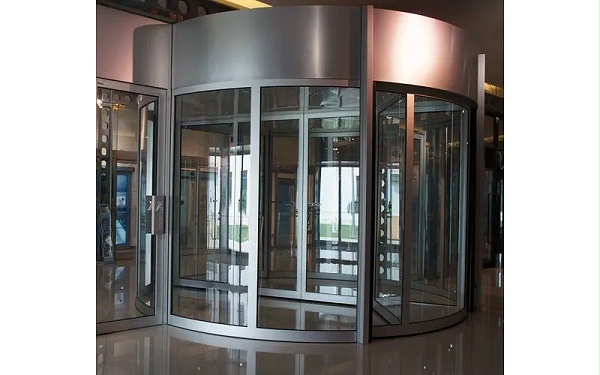 自動門和旋轉(zhuǎn)門在大風(fēng)天的操作技巧