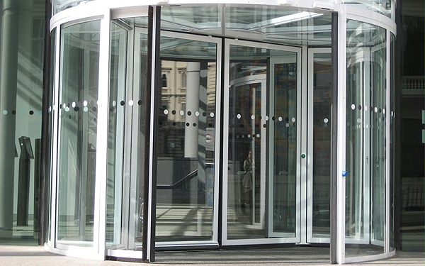 大堂兩翼自動(dòng)旋轉(zhuǎn)門(mén)日常清潔維護(hù)大全