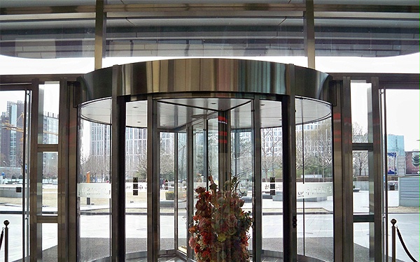 熱風幕和空調(diào)有何區(qū)別？其原理和作用是什么？