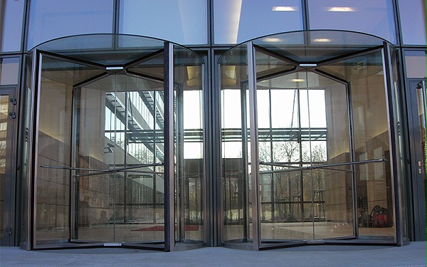 自動旋轉(zhuǎn)門（電動旋轉(zhuǎn)門）的正確使用方法