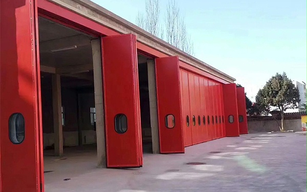 電動(dòng)工業(yè)門(mén)保養(yǎng)注意事項(xiàng)與維護(hù)周期