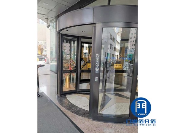 案例分享：大廈自動(dòng)旋轉(zhuǎn)門保養(yǎng)服務(wù)