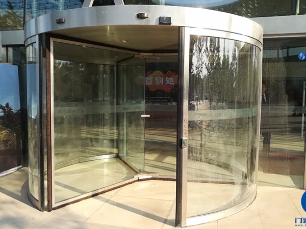 北京某軟件園自動三翼旋轉(zhuǎn)門門區(qū)地面修復(fù)改造服務(wù)案例