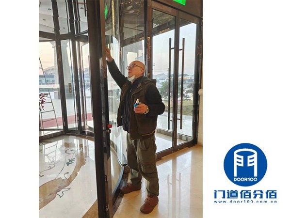 上海自動兩翼旋轉(zhuǎn)門保養(yǎng)維修案例介紹