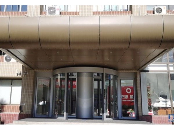 中國建材集團(tuán)旗下大廈兩翼自動環(huán)柱旋轉(zhuǎn)門工程案例