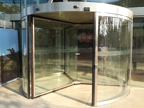 北京軟件園卡巴自動三翼旋轉(zhuǎn)門保養(yǎng)服務案例